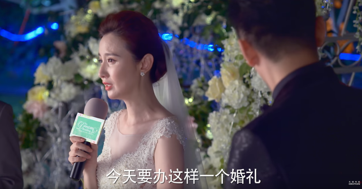 新娘顫抖拿起麥克風「這是我們的離婚典禮」　接著轉頭對前夫說「我認識你的第一天...」全場淚崩