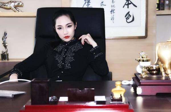 女總裁裝窮去相親    遭男方嫌棄！15天後公司相遇    女總裁傻住了