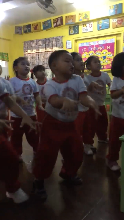 比女生還會扭！幼稚園底迪「神還原韓團舞曲」　主歌一來「性感Wave」技驚全場：都讓開哥來～