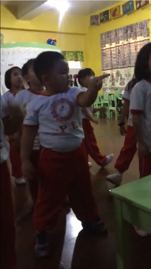 比女生還會扭！幼稚園底迪「神還原韓團舞曲」　主歌一來「性感Wave」技驚全場：都讓開哥來～