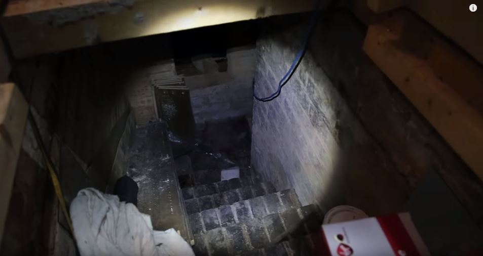 他買到「超便宜19世紀房子」樂歪　某天發現詭異入口「揭開30年前秘密」全身發毛：果然不對勁