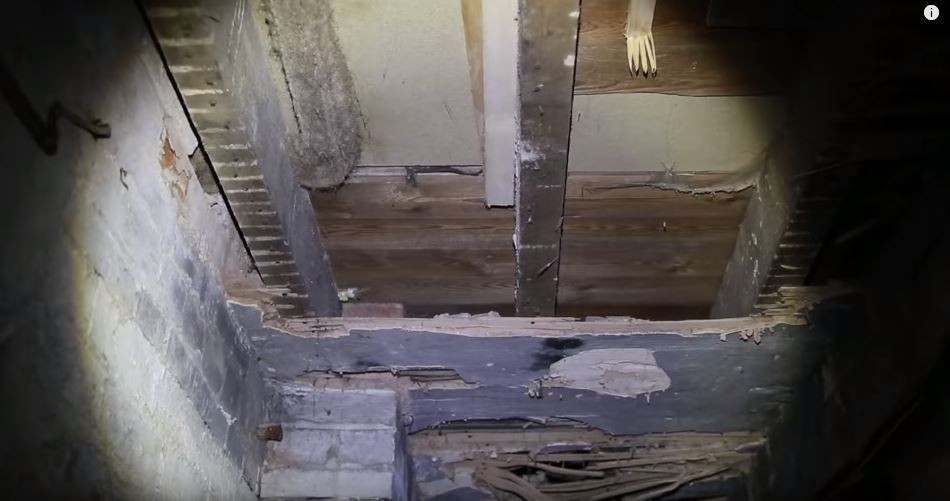 他買到「超便宜19世紀房子」樂歪　某天發現詭異入口「揭開30年前秘密」全身發毛：果然不對勁