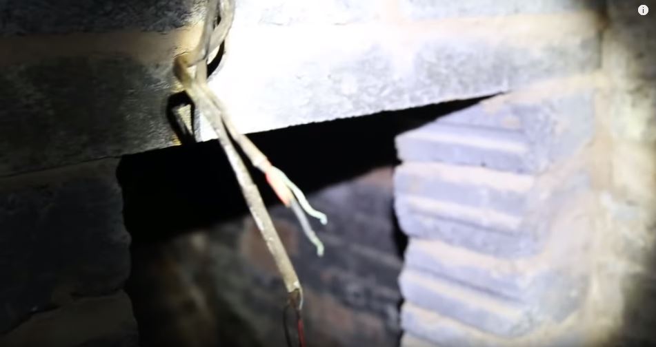 他買到「超便宜19世紀房子」樂歪　某天發現詭異入口「揭開30年前秘密」全身發毛：果然不對勁