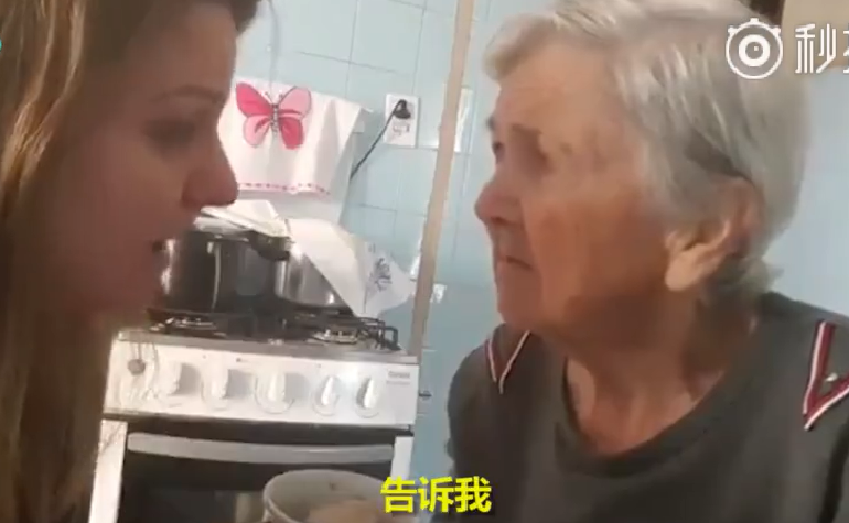 奇蹟發生！孫女照顧「老年失智奶奶」幾乎不能說話　對方突然回神「盯著她泛淚」開口讓人決堤