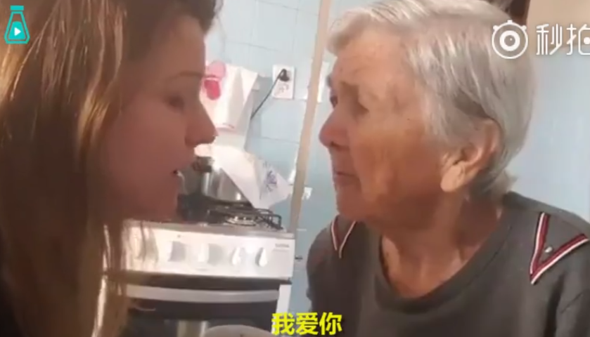 奇蹟發生！孫女照顧「老年失智奶奶」幾乎不能說話　對方突然回神「盯著她泛淚」開口讓人決堤