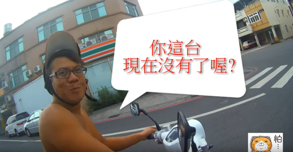 路上被「大哥打量」剉咧等！下秒他慢慢靠近「超萌反差」車主偷笑：以為你要對我怎樣