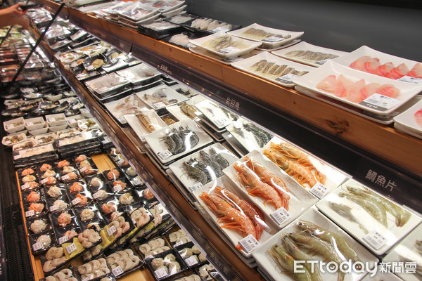 現買現煮！全台獨創「火鍋超市」提菜籃自己挑　漁港直送「100種新鮮食材」CP值超高