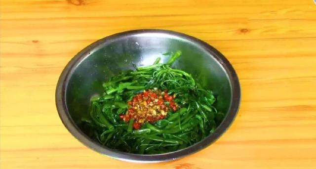 空心菜別再炒了！這樣吃最營養    做出來的空心菜不會變黑    色香味俱全