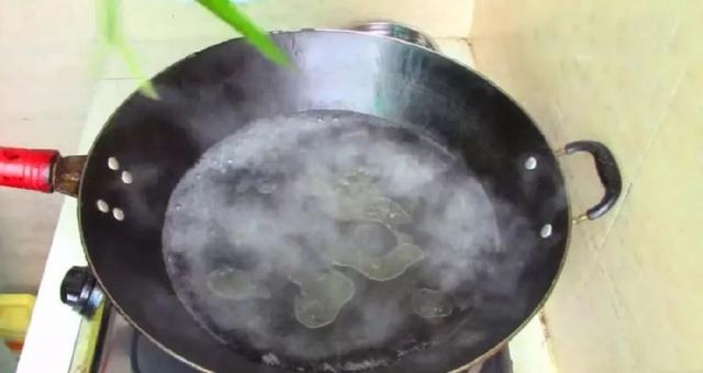空心菜別再炒了！這樣吃最營養    做出來的空心菜不會變黑    色香味俱全