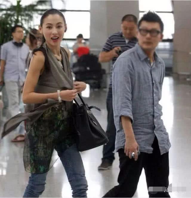 張柏芝素顏現身機場！看到為她保駕護航的男人　粉絲全興奮不已
