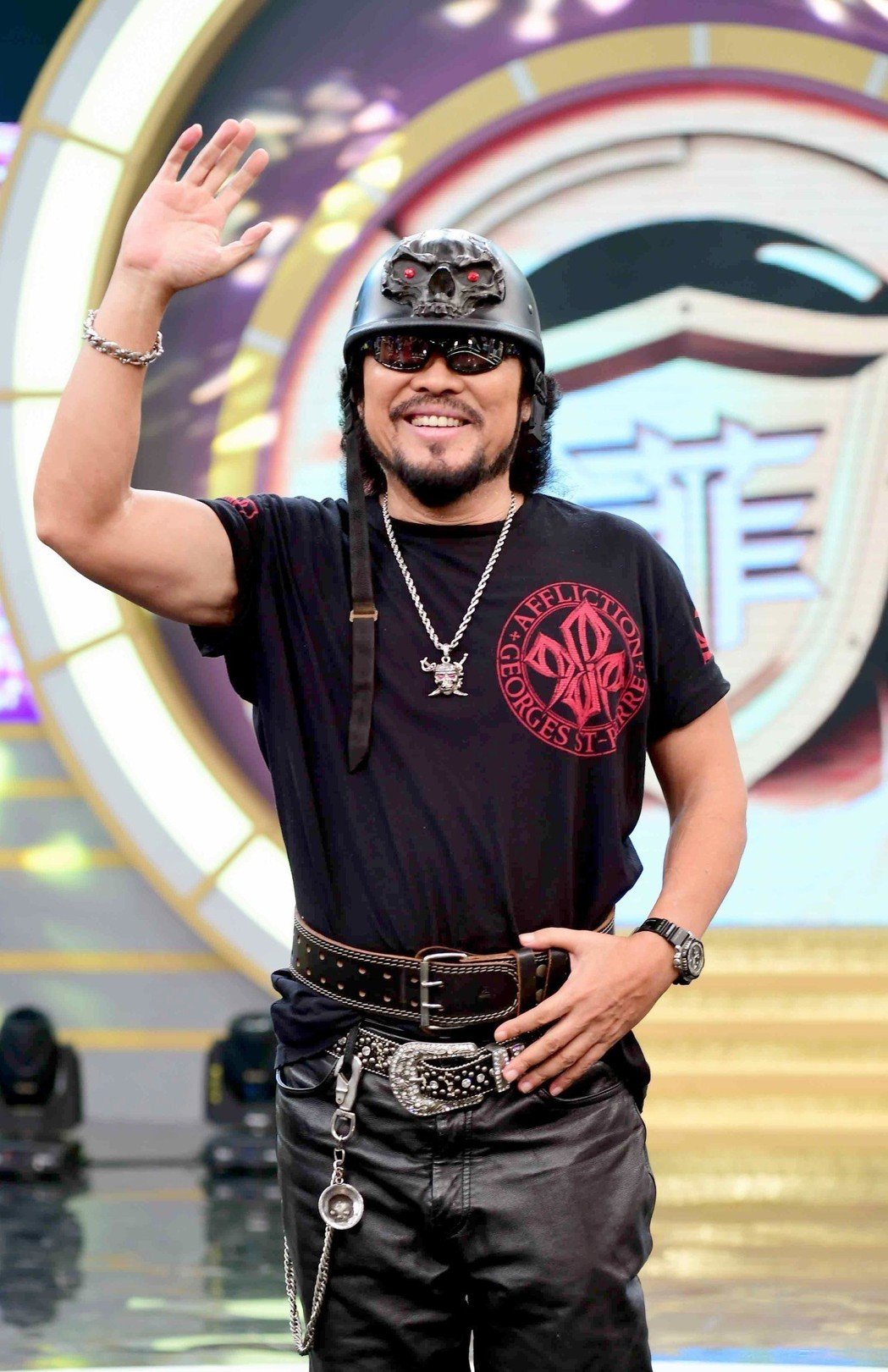 張菲被揶揄老派「只會主持歌舞秀」難怪節目停掉　他豁出去「揭發電視台秘辛」：這不是我要的