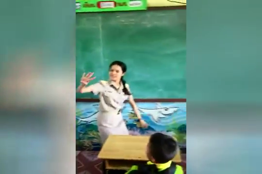 泰國女老師「教學生背九九乘法」方法超狂　忘情熱舞「配上超難忘手勢」網笑：真的揮之不去XD