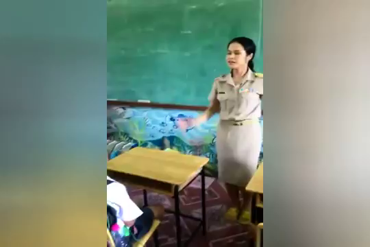 泰國女老師「教學生背九九乘法」方法超狂　忘情熱舞「配上超難忘手勢」網笑：真的揮之不去XD