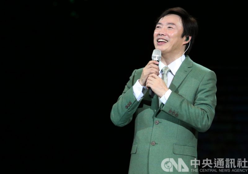費玉清親筆信宣布「退出演藝圈」：這決定很艱難　無奈嘆「再也無法撐下去」多不捨都要離開