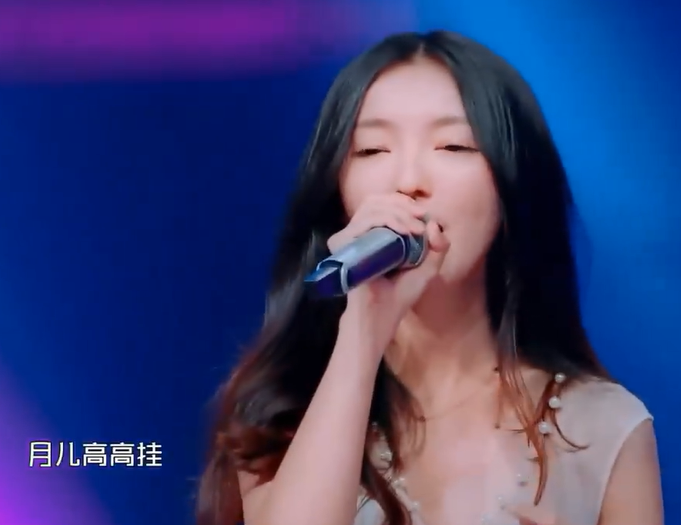 娃娃音女生一上台被眾人懷疑實力　唱第一句「好聽到大家移不開眼睛」：是同一個人嗎　