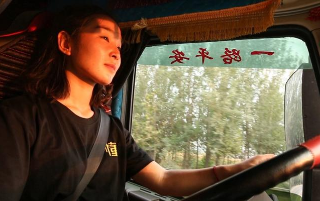 美女開18公尺大貨車，霸氣徵婚「月入9萬，我養你」，要求只有一個！