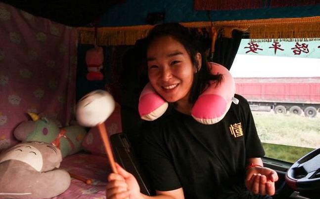 美女開18公尺大貨車，霸氣徵婚「月入9萬，我養你」，要求只有一個！