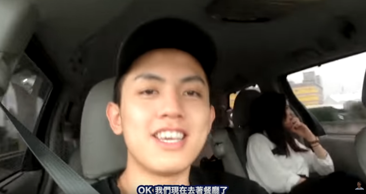 兒子假裝在國外卻瞬間現身！媽媽「嚇呆12秒說不出話」回神立刻不准兒子上傳：今天沒化妝