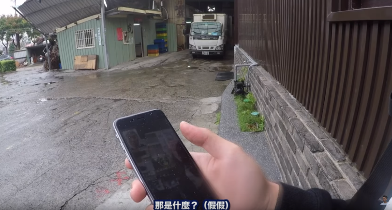 兒子假裝在國外卻瞬間現身！媽媽「嚇呆12秒說不出話」回神立刻不准兒子上傳：今天沒化妝