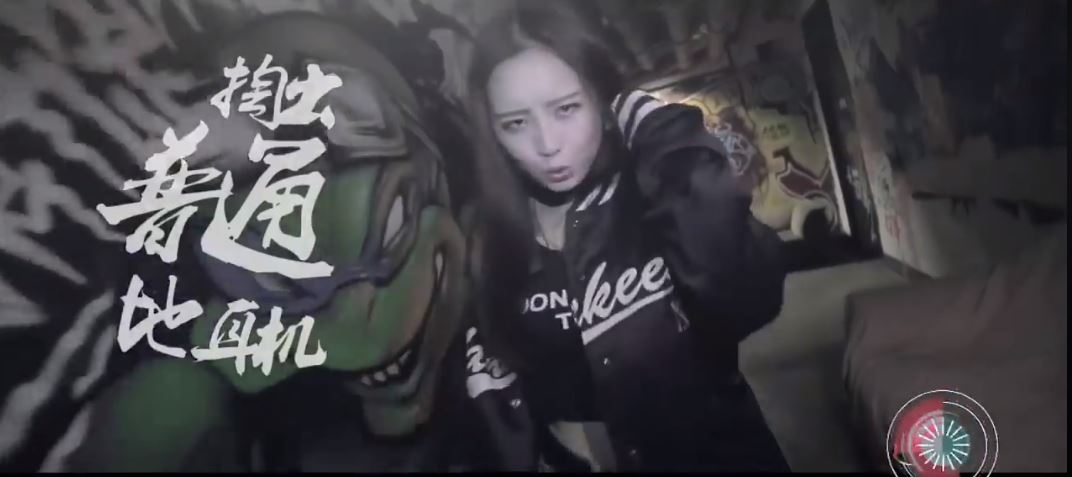 唱到靈魂都碎了！正妹「一臉自信滿滿」翻唱神曲　一開口眾人揪心：差點被超渡﻿