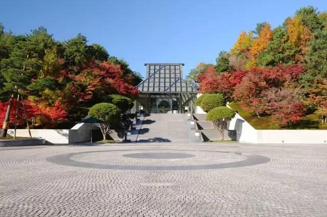 十里桃花源真的存在！貝聿銘用7年建造美術館  彷彿身在詩中：「忽逢桃花林，夾岸數百步」