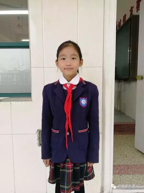 人間天使！10歲小女孩「喂無臂流浪漢吃麵包」   600萬網友感動稱讚：一個小小善意足以溫暖全世界