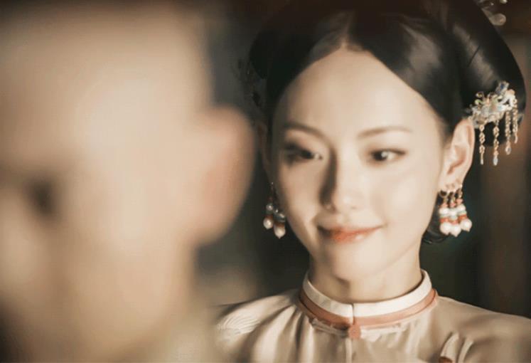 《如懿傳》香妃「出場」太驚艷，乾隆都看呆了！PK《延禧》眼神更顯高貴清冷！