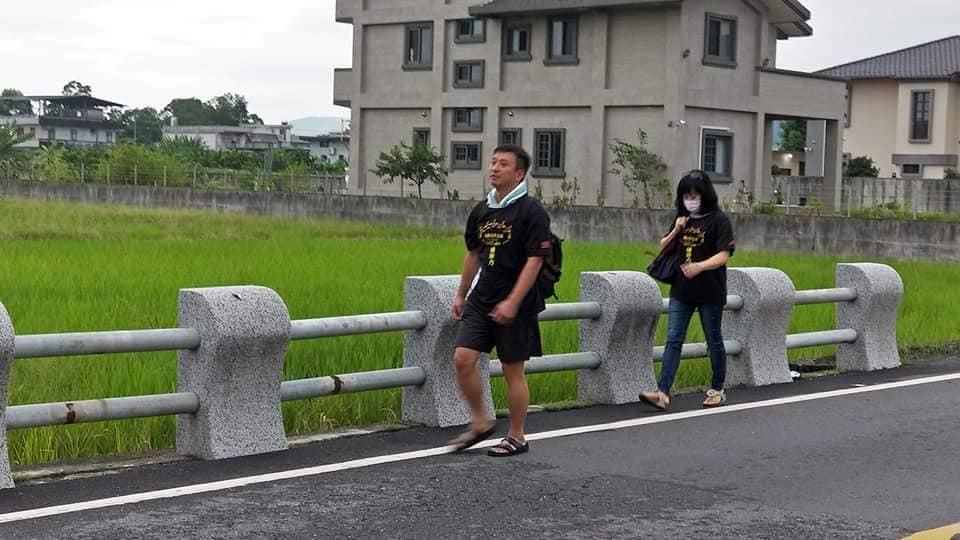 首位藝人徒步橫跨北橫！王中平挑戰「5天走107公里」  颱風接近也不退縮大聲放話：沒走完退出演藝圈