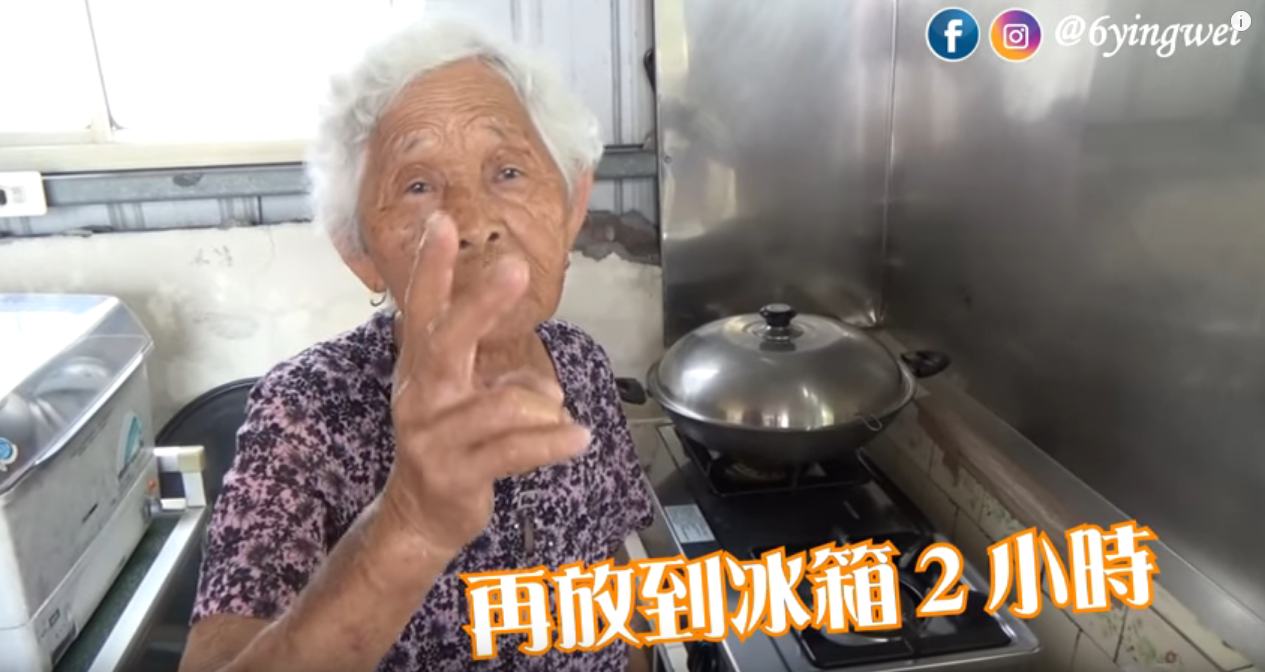 快樂嬤豆花教學！被問糖水材料她皺眉神回「就糖跟水啊」 還補槍笑孫女笨網全融化了
