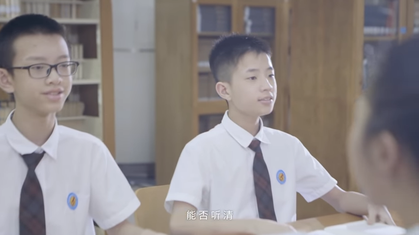 學生合唱團重新演繹《夜空中最亮的星》 不用樂器靠「書本桌椅敲打伴奏」網驚：好聽到哭