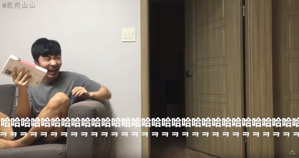 弟弟「大門口貼透明膠帶」整姊姊　姊姊教訓完「回房間重頭戲才上場」網笑瘋：弟弟還活著嗎？