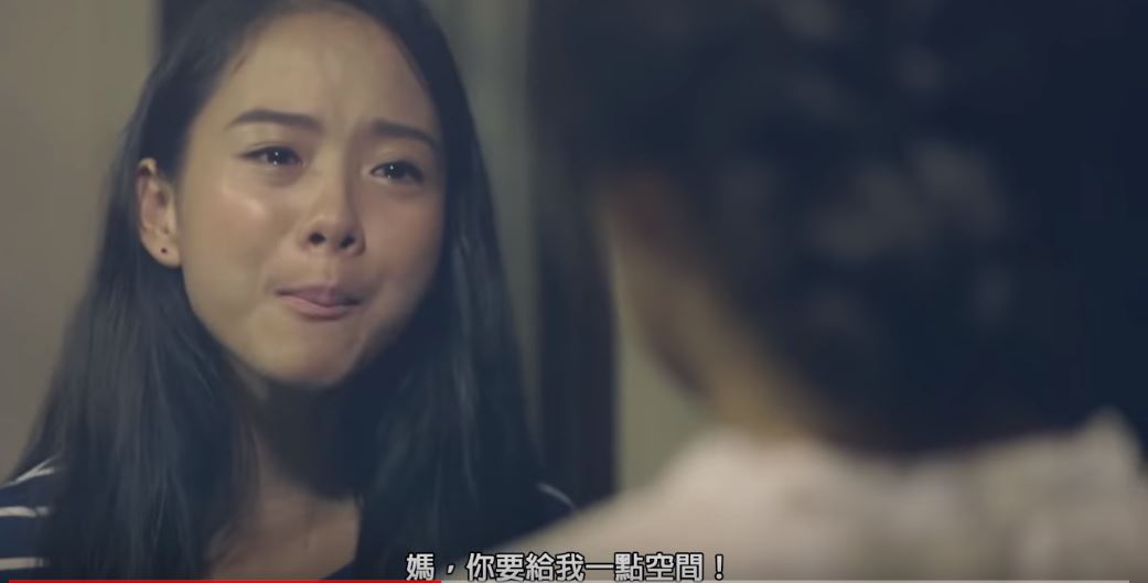 記得養育你的每口飯！攤販老闆娘招待的「一碗蛋炒飯」　讓離家出走女孩悔不當初