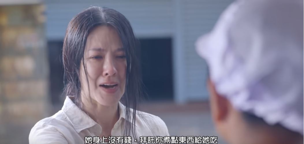 記得養育你的每口飯！攤販老闆娘招待的「一碗蛋炒飯」　讓離家出走女孩悔不當初