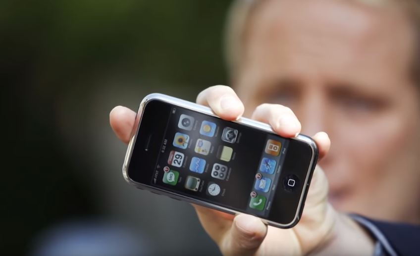 真人版Siri是她！鄰居懷疑聲音不像　她聽完笑笑「下一秒原音重現」對方聽傻：真的是本尊