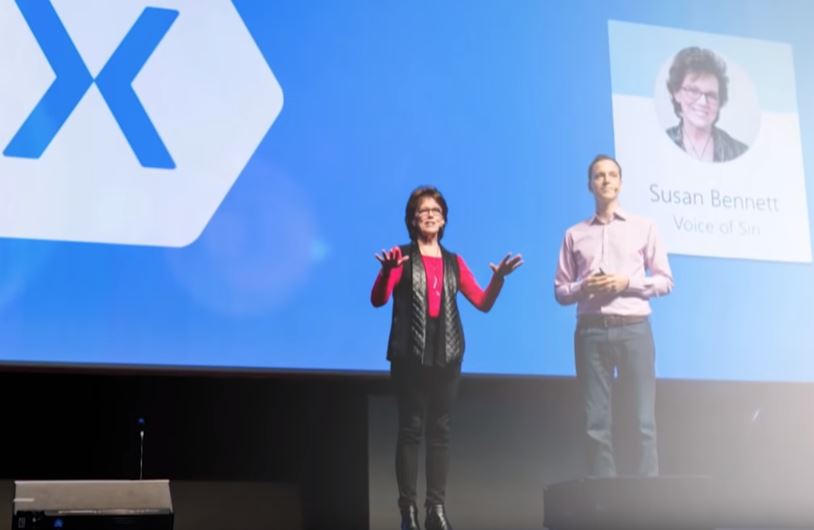 真人版Siri是她！鄰居懷疑聲音不像　她聽完笑笑「下一秒原音重現」對方聽傻：真的是本尊