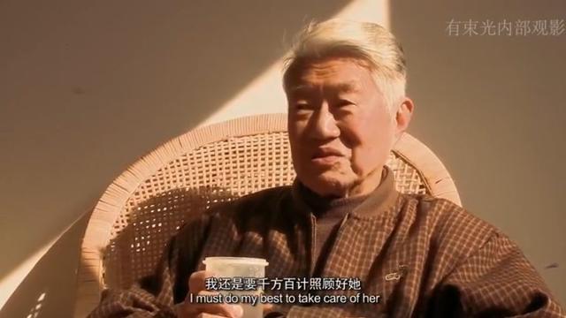 請記得我！20歲對他一見鍾情42歲嫁給心上人  卻在「70歲時忘了全世界」：只認得戴金邊眼鏡的你