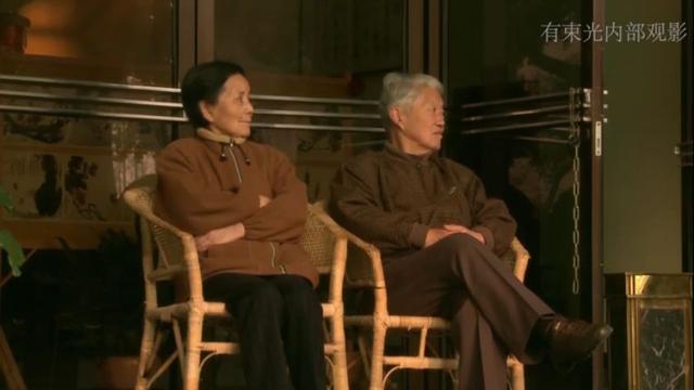 請記得我！20歲對他一見鍾情42歲嫁給心上人  卻在「70歲時忘了全世界」：只認得戴金邊眼鏡的你