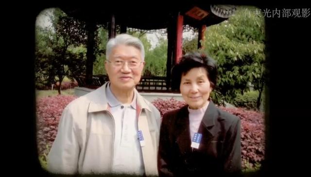 請記得我！20歲對他一見鍾情42歲嫁給心上人  卻在「70歲時忘了全世界」：只認得戴金邊眼鏡的你