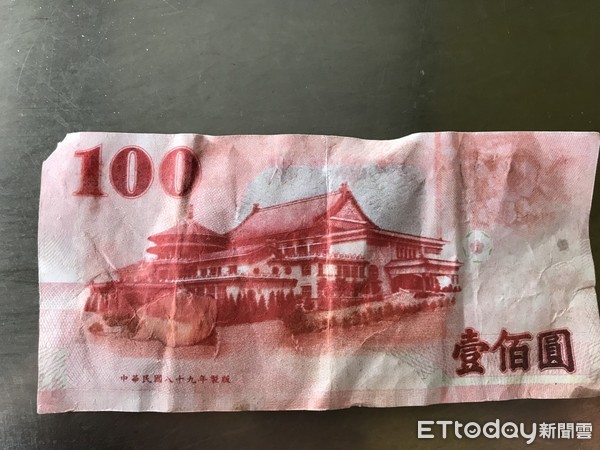 睜大眼睛看！百元「假鈔」流市面　超商女店員怒Po「真假鈔比較」...網驚：差在哪？　