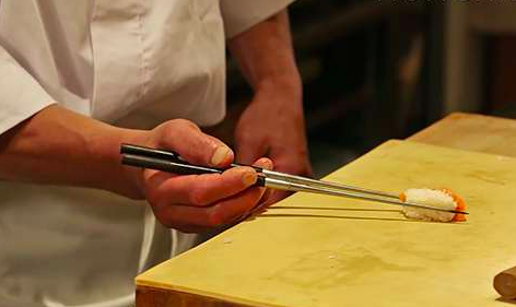 吃壽司「白飯直接沾醬吃」錯很大　日本料理師傅「教你正確吃法」網驚：口感真的不一樣！