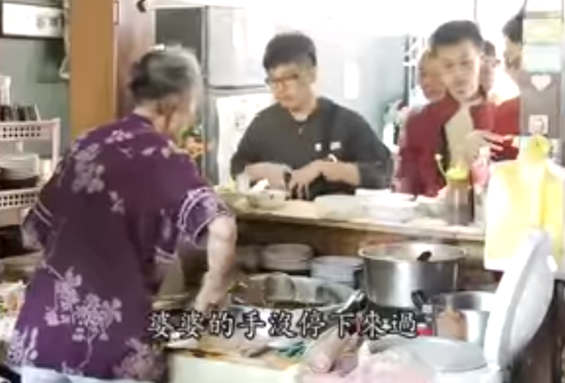 吃飽只要30元！雲林85歲婆婆麵攤月虧十萬元  「20年堅持不漲價」要讓學生吃飽飽：銅板美食有家的味道