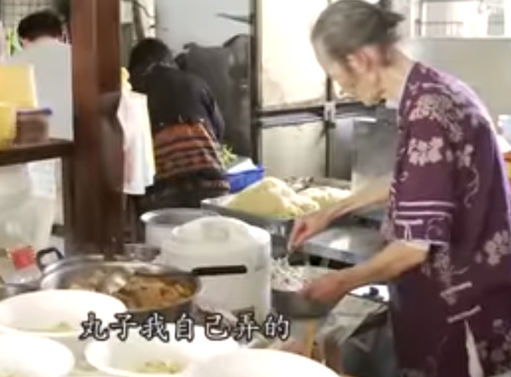 吃飽只要30元！雲林85歲婆婆麵攤月虧十萬元  「20年堅持不漲價」要讓學生吃飽飽：銅板美食有家的味道