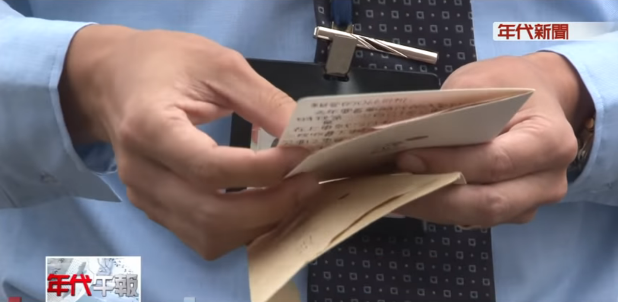 欠12元還一張百元鈔！ 女童「學搭公車忘記投錢」 寄暖心卡片謝謝司機：真的很感動
