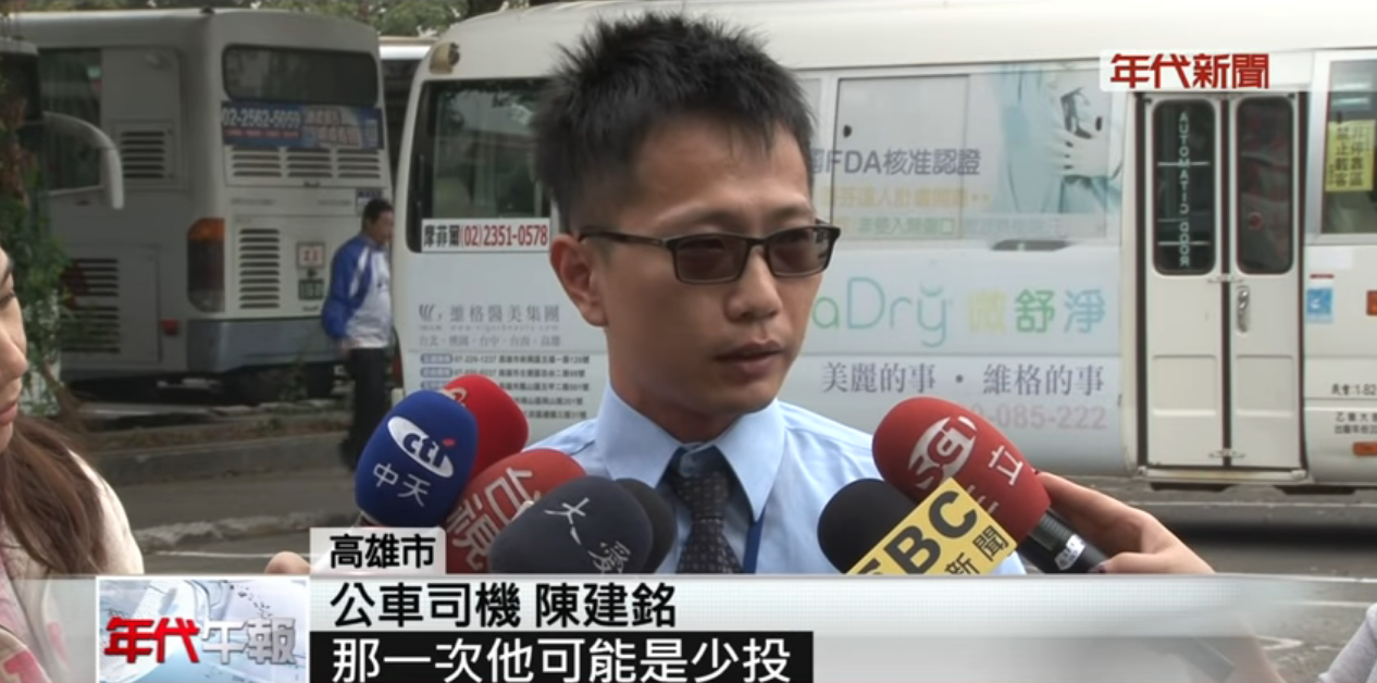 欠12元還一張百元鈔！ 女童「學搭公車忘記投錢」 寄暖心卡片謝謝司機：真的很感動