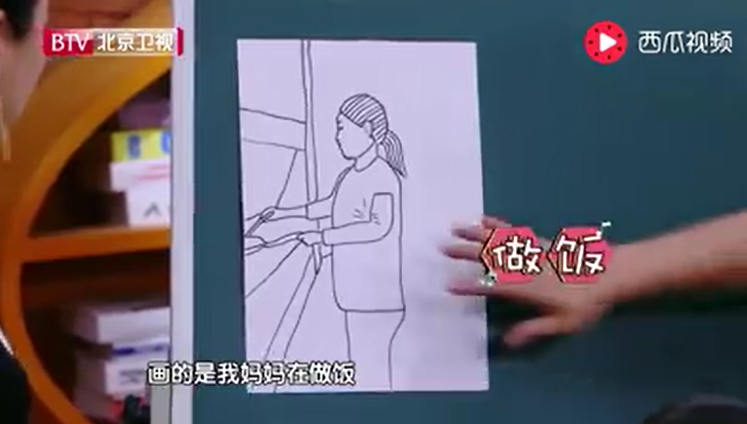 數到5媽媽就出現！8歲男孩畫出心中母親　媽媽驚喜「化身畫中模樣」：這是爸爸送的禮物