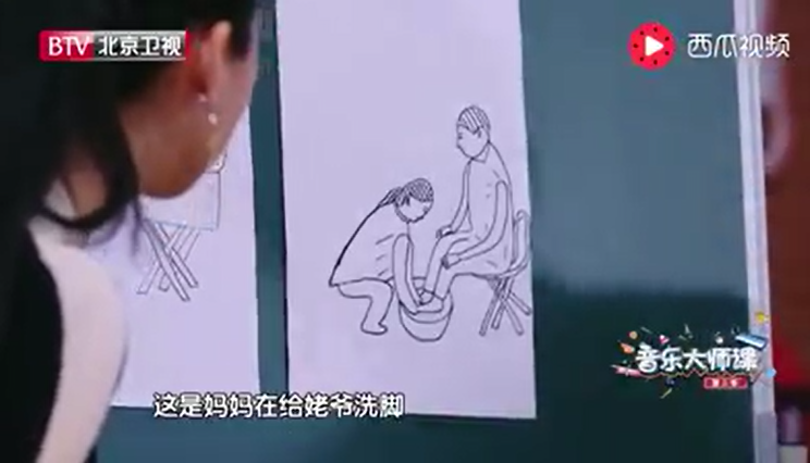 數到5媽媽就出現！8歲男孩畫出心中母親　媽媽驚喜「化身畫中模樣」：這是爸爸送的禮物
