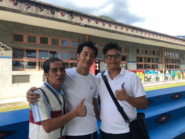 南澳村長太紅！陶晶瑩廣播也參一咖：「你可以啊～戲弄我～」　和村長搞笑「互尬原住民歌謠」全村嗨翻