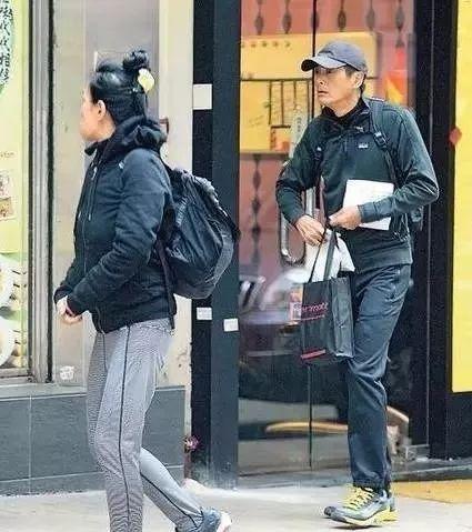 結婚32年恩愛如初！周潤發「曾對妻子說不會結婚」  如今兩人相知相惜一路走來：牽手共度平淡的餘生
