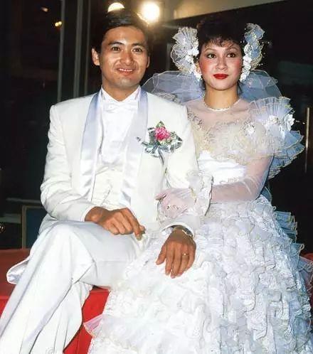 結婚32年恩愛如初！周潤發「曾對妻子說不會結婚」  如今兩人相知相惜一路走來：牽手共度平淡的餘生