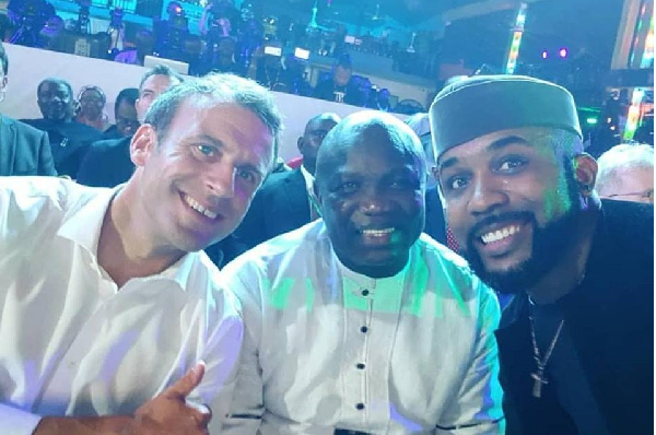 天才神童！非洲11歲小男童拿鉛筆為「法國總統畫肖像」　2小時完成「超逼真作品」驚豔全世界